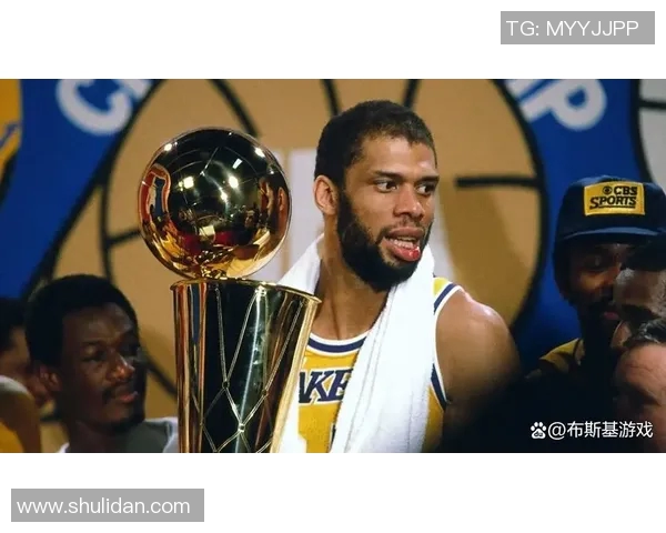 天勾贾巴尔与尤因的传奇对决：篮球历史上的巅峰时刻解析